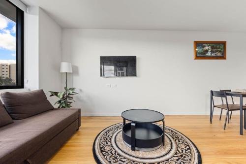 Dickson Apartment | Inviting 2-Bedroom Unit in Canberra City with Breakfast