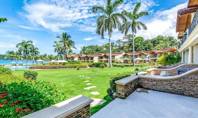 Playa Flamingo Condo | Spacious Flamingo Retreat: Unique Oceanfront Units for 12