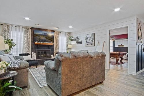 Norman House | Spacious Ou Hideaway Hot Tub Pool Table
