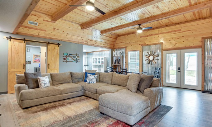 Grantville House | Inviting Ozawkie Home with Pool & Spa Near Lake Perry!