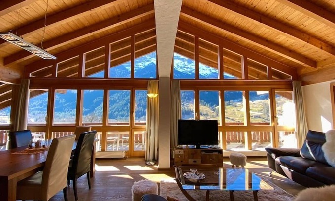 Grindelwald Apartment | Stunning Penthouse with Balcony & Mountain Views - 10/10 Rating