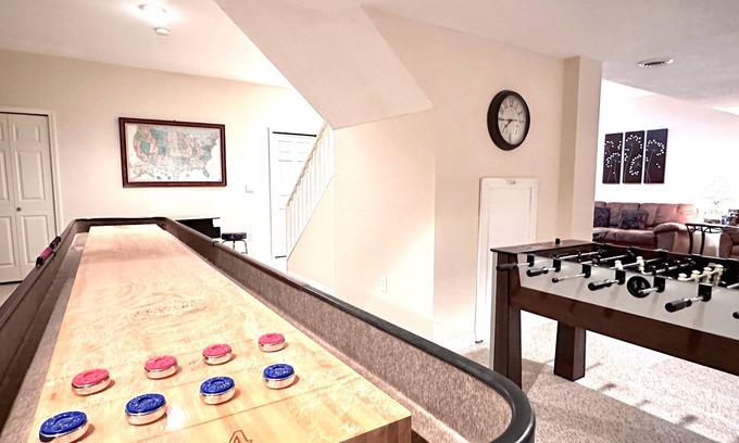 Harbor Springs House | Pet-Friendly Getaway with Game Room & Pool Access