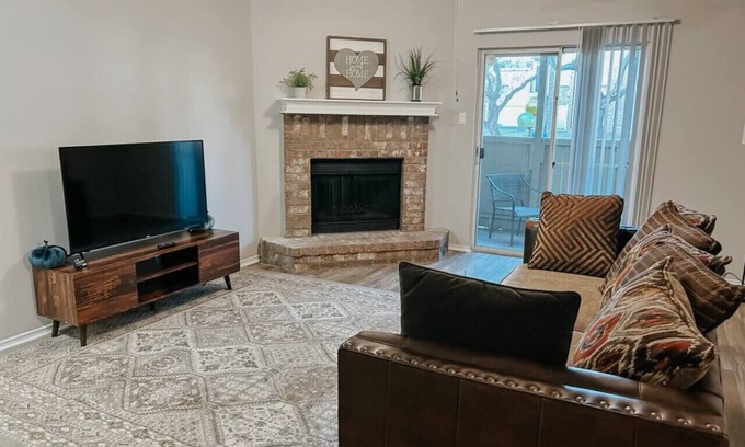 South Side Apartment | Convenient 2-Bed Condo with Family & Pet-Friendly Amenities