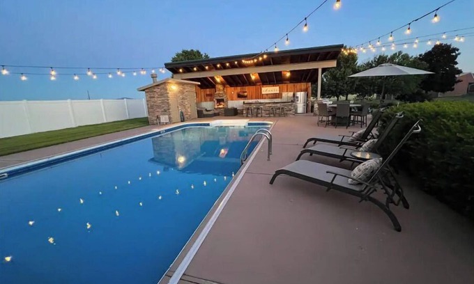 Post Falls House | Idyllic Poolside Retreat for Family Gatherings & Relaxation