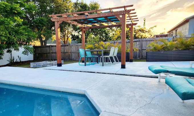 Lakeland House | Family Retreat with Private Pool and Ocean Views - Rated 9.8