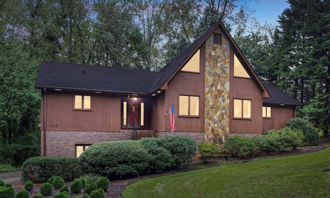 Anderson House | Private Lakefront Retreat with Pool Near Clemson - 9.6/10