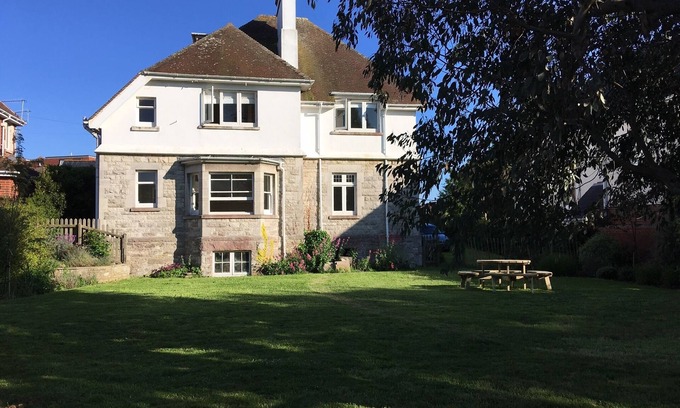 Swanage House | Peaceful Retreat: 9.8 Rated Hotel Near the Beach