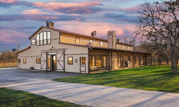 Weston House | Family-Friendly Ranch Home with Cinema Room & Pet Access