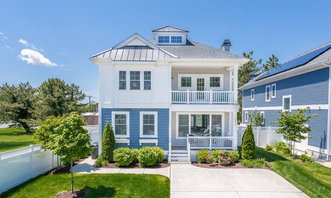 Dodds Addition House | Spacious Rehoboth/Dewey Beach House with Ocean View & Parking