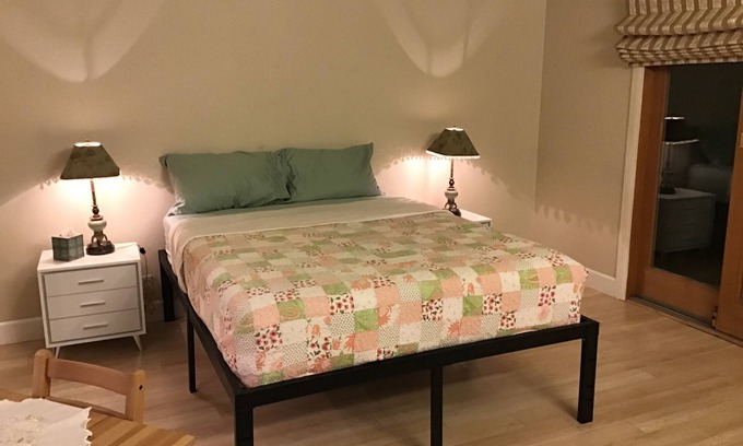 Turtle Rock Apartment | Relaxing Oceanfront Studio in a Prestigious Neighborhood