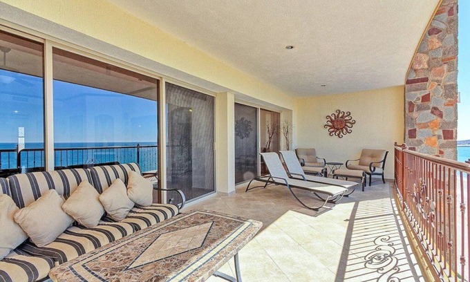 Bella Vista Resort | Ocean View 2 Bedroom Suite with Pool & Spa Amenities