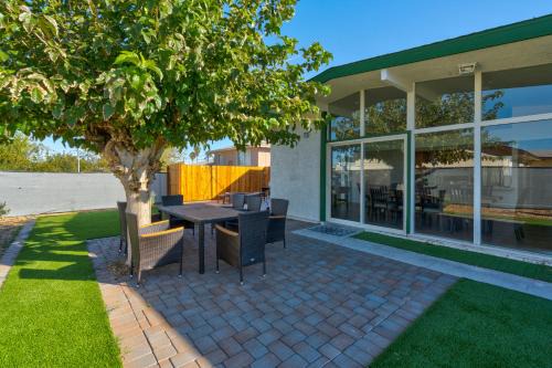 North Las Vegas House | Exceptional Remodeled Retreat with Child-Friendly Amenities