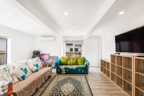 Greenlane - Ellerslie House | Renovated 3BR Ellerslie Unit - A 4-Star Guest Retreat