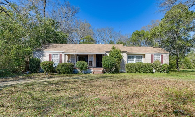 Tuskegee House | Relaxing Retreat Near Tuskegee University with Spa Amenities
