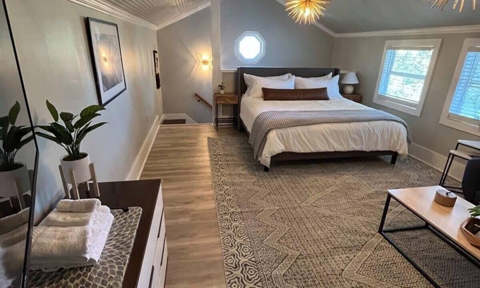 Freetown - Port Rico House | Ideal Retreat for Families with Pet-Friendly Amenities