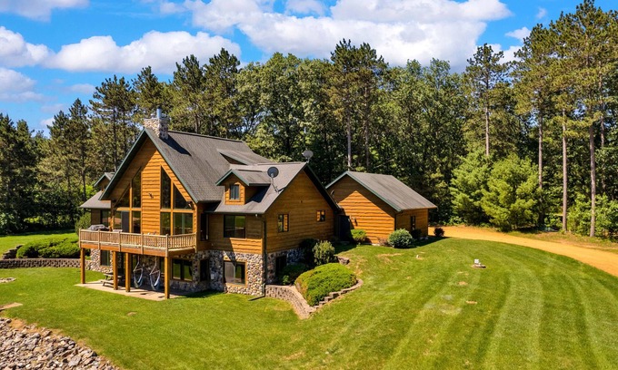 Mauston House | Idyllic Retreat with Private Pool & Fishing Near Wisconsin Dells