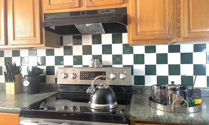 Mattapan Apartment | Vintage Hilltop Retreat with Ocean View and Family Amenities