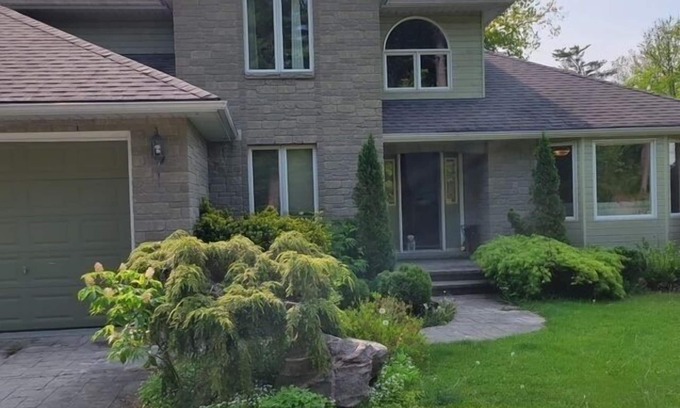 Grand Bend House | Spacious riverfront cottage in Grand Bend, ON, with stunning views and comfort!