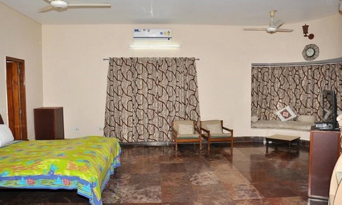 Adarsh Nagar House | Comfortable Rooms with Breakfast in a Great Location