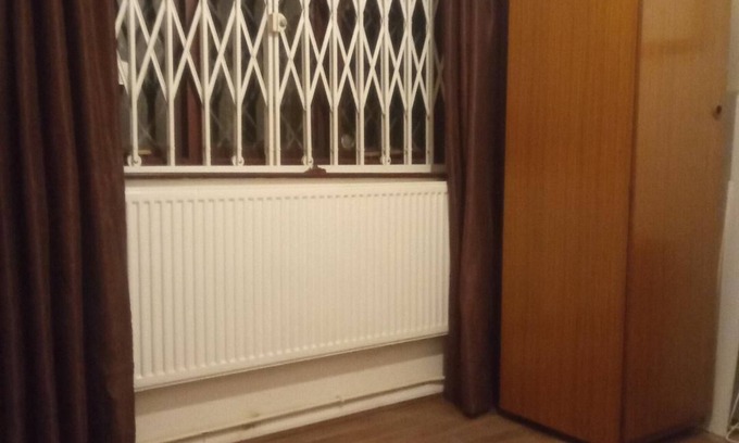 Chadwell House | Spacious room in a shared house