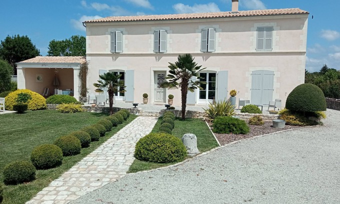 Echillais Bed & Breakfast | Family-Friendly Retreat in Charentaise with High Ratings