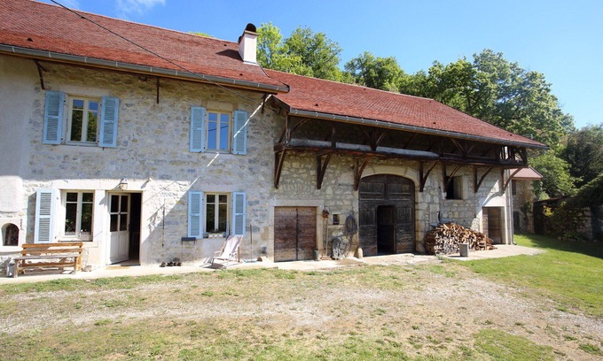 Ceyzerieu Bed & Breakfast | Serene Countryside Retreat with Pool and Dining Options