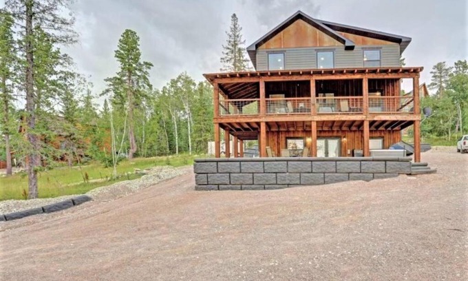 Lead House | Dream Catcher: 4-Star Hotel with Scenic Views & Hot Tub