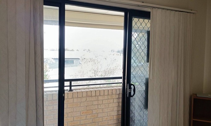 Merrylands House | Guest Rated: 10/10 with Balcony & Hot Tub Amenities