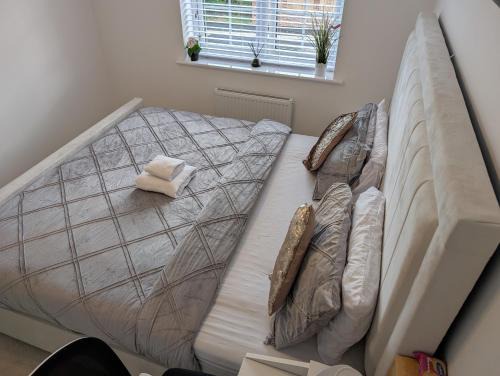 Ridgeway House | Spacious Room With Kingsize Bed