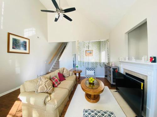 Southeast Raleigh House | Cozy Shared Bathroom Room for Budget-Conscious Travelers