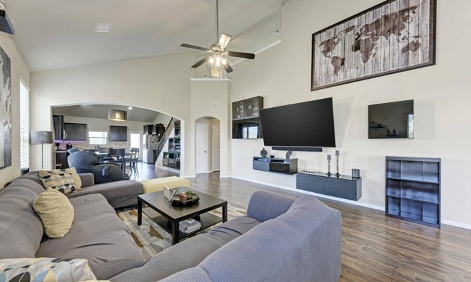 Round Rock House | Spacious Round Rock Retreat | Sleeps 16 | Near Kalahari!