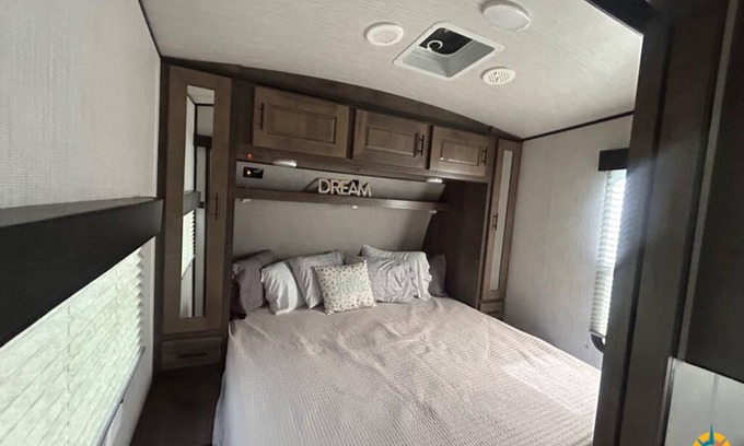 Lexington House | Spacious RV w/ 3BD Setup Toy Hauler Torquinantor Experience @ KHP