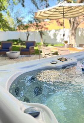Sandy House | Inviting Sandy Home with Hot Tub & Game Room near Ski Resorts