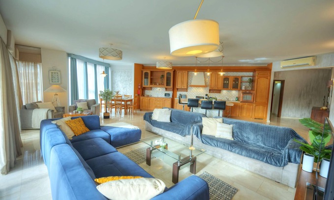Ta' Xbiex Apartment | Oceanview 3-Bedroom Retreat with Seaview Balcony