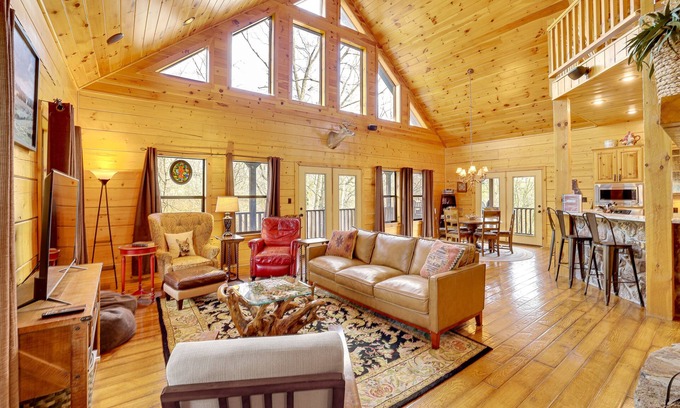 Maysville Cabin | Secluded Cabin Retreat: Pool, Spa & 9.4/10 Guest Rating!