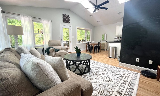 Boonsboro House | Relaxing Retreat with Hot Tub in Prime Location