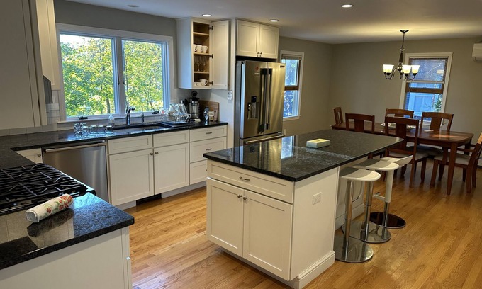 West Roxbury House | Guest Rated 10/10: Private Family House Near Back Bay