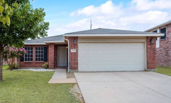 Denton House | Guest Rated 10/10: Cozy 3-Bedroom Retreat with Yard