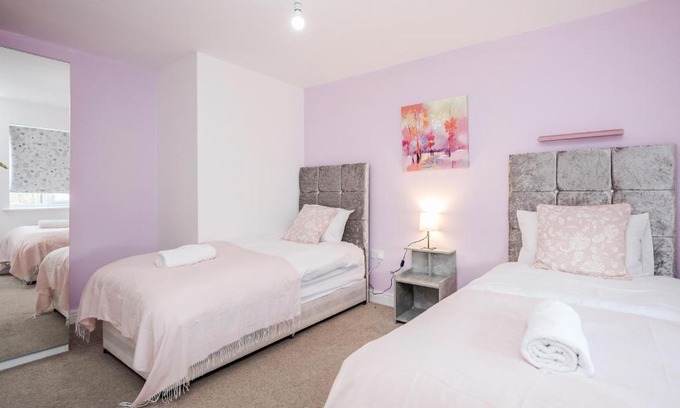 Stanford-le-Hope Apartment | Inviting TMS Cheerful 5BDR House with Free Parking in Thurrock