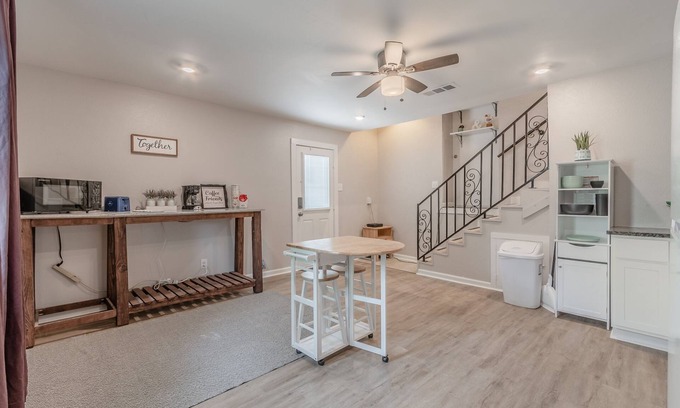Oak Cliff House | Family-Friendly Stay in Oak Cliff with Kitchen Amenities