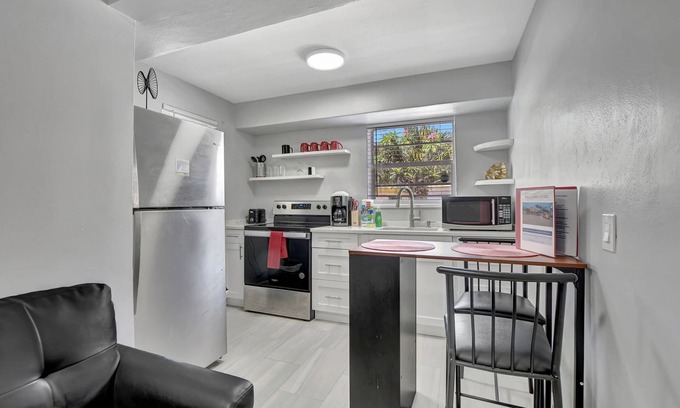 Pineapple Grove Arts District Apartment | Pet-Friendly Studio Steps from the Beach with Ocean View