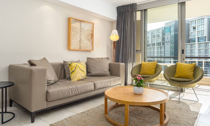 Flora Park Apartment | Elegant Studio Apartment Overlooking Canals in CT