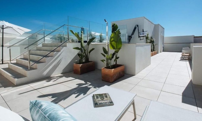 San Gil House | Spacious Studio Apartments! 2 Relaxing Units, Near La Torre de Don Fadrique