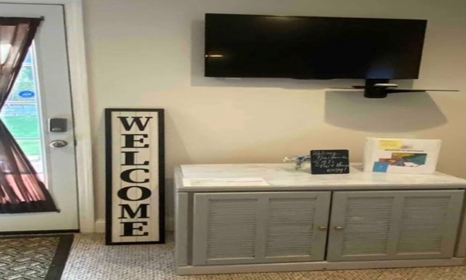 Lilburn Apartment | Spacious Studio Gem! - North of Atlanta near Stone Mountain