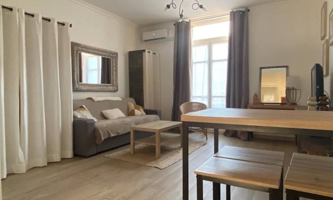 Menton Apartment | Ideal Studio Retreat with Spa and Hot Tub Amenities