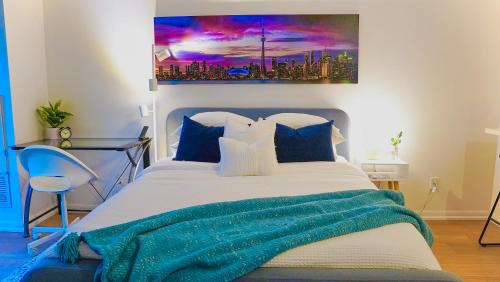 Fort York Apartment | Stylish Studio with Pool Access in Downtown Toronto
