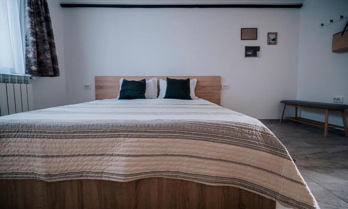 Navodari House | Cozy Studio Retreat Near the Lake - Guest Rated 10/10