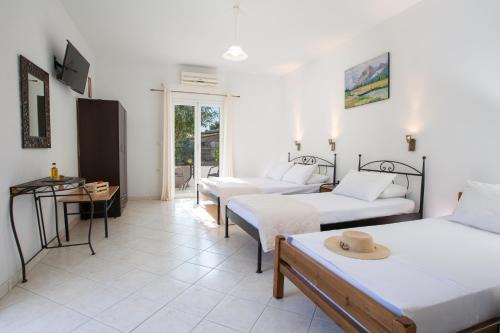 Dragano House | Guest Rated: 9/10 Studios with Mountain View Near Beach