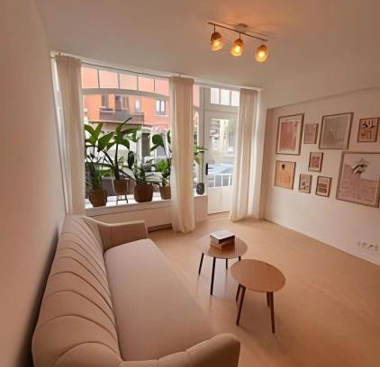 Sint-Lambrechts-Woluwe House | Spacious suite with private bathroom