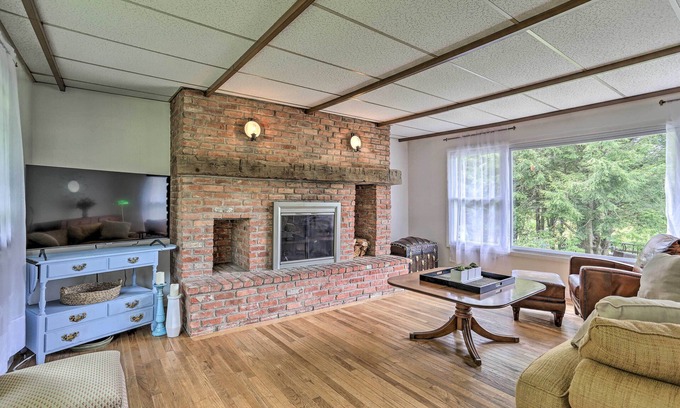 Circleville House | Inviting Sullivan County House with Fire Pit & Spa Retreat